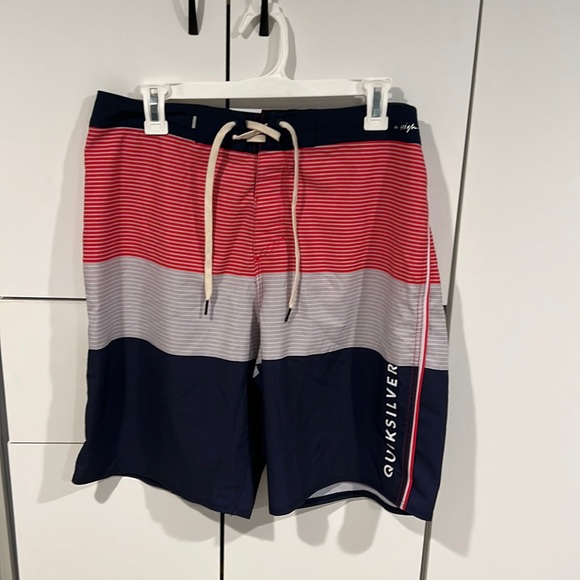 Quicksilver‎ swim shorts . Size 34 - Picture 1 of 6